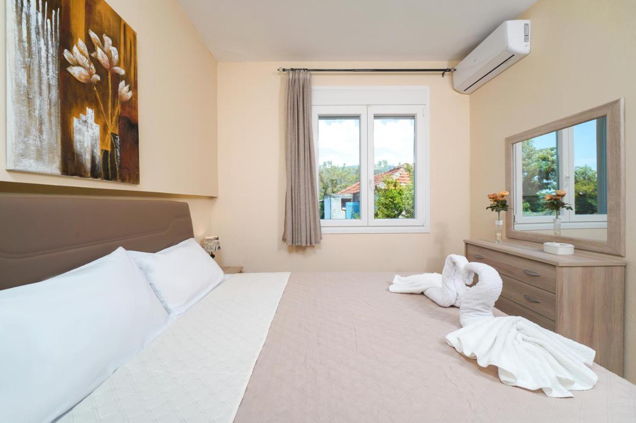 Theodore Apartments Skála Marión المظهر الخارجي الصورة